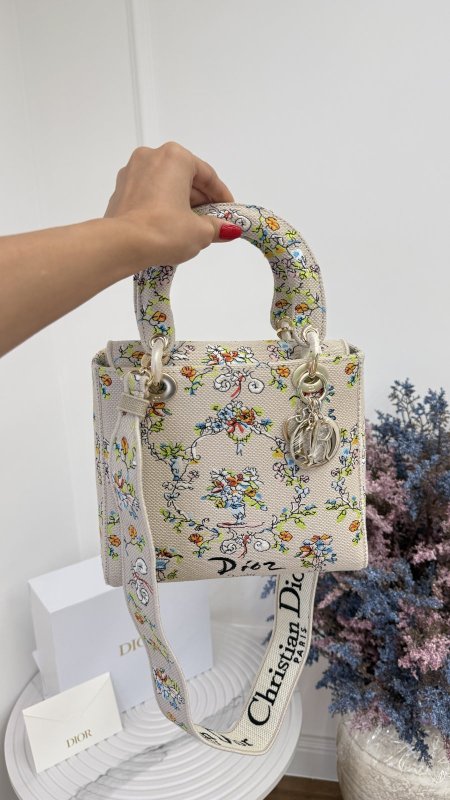 شنطة - DIOR - شامل علبة الشركة