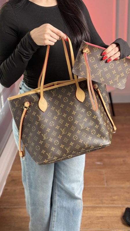 شنطة - LOUIS VUITTON - مقاس وسط