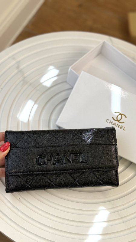جزدان - CHANEL / شامل علبة