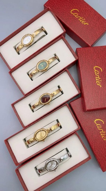 ساعة - Cartier ستاتي / شامل علبة الشركة وكيس