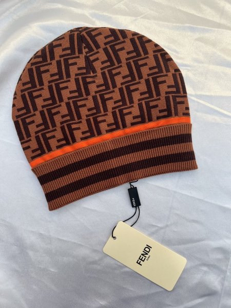 فندي شعار صغير مع بني