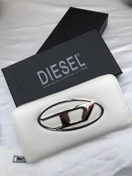 محفظة نسائية Diesel  - ابيض <br> <span class='text-color-warm'>نفدت الكمية</span>