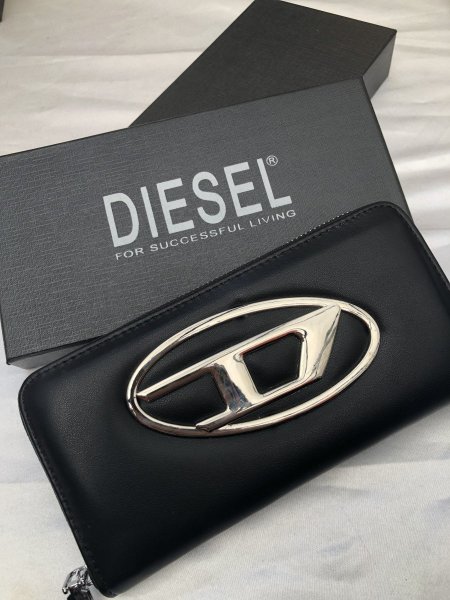 محفظة نسائية Diesel  - اسود <br> <span class='text-color-warm'>نفدت الكمية</span>