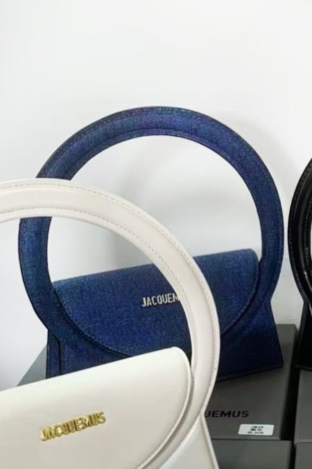 شنطة - JACQUEMUS le Sac Rond  / شامل علبة الشركة - jm03-jeans