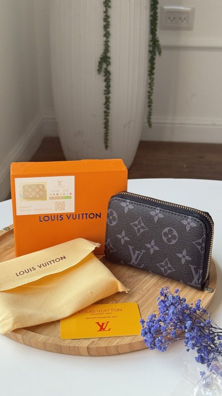 شعار اسود مع رمادي