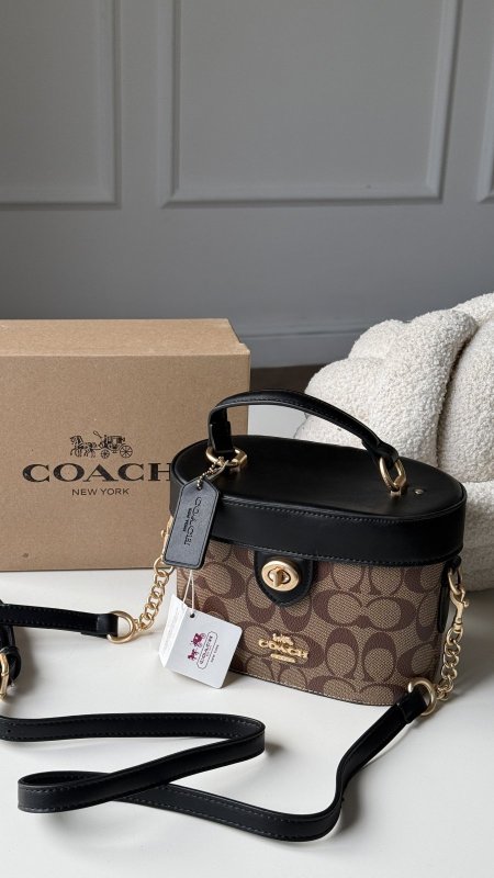 شعار كاكي اطار اسود