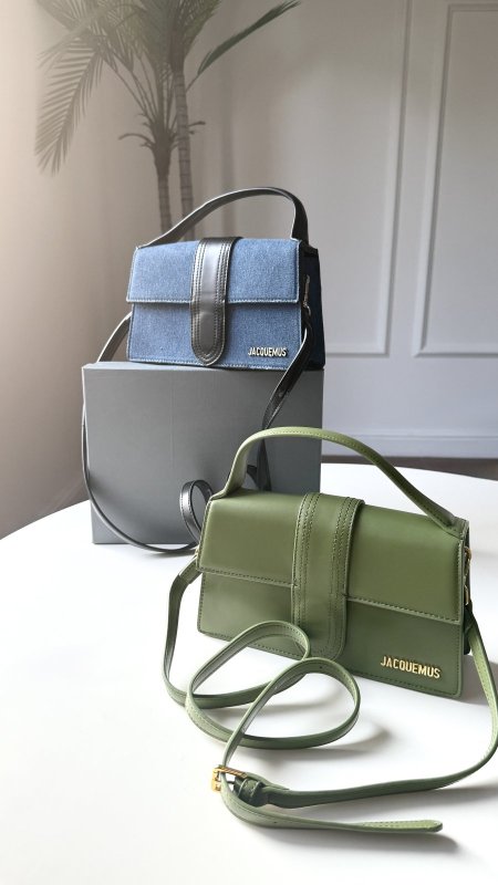 شنطة - JACQUMUS  Le Bambino / شامل علبة الشركة