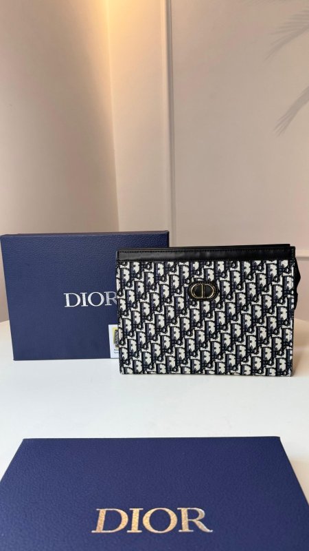 كلاتش Dior - شامل علبة الشركة