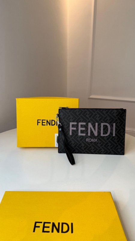 أسود شعار Fendi