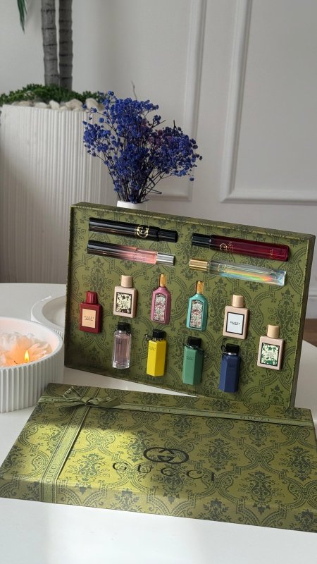 طقم عطر من مجموعة فلورا جوتشي  - Gucci / شامل كيس الشركة 14 قطعة