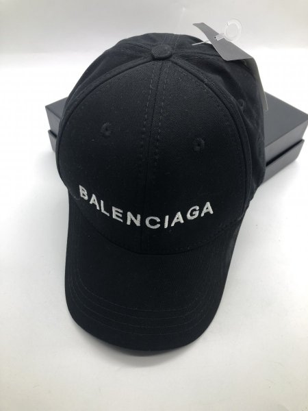 طاقية Balenciaga - اسود <br> <span class='text-color-warm'>نفدت الكمية</span>