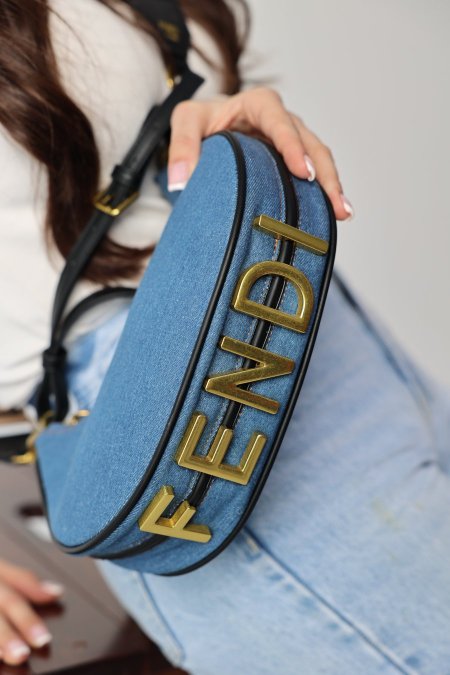 شنطة - Fendi graphy  - جينز