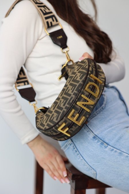 شنطة - Fendi graphy  - بني شعار F