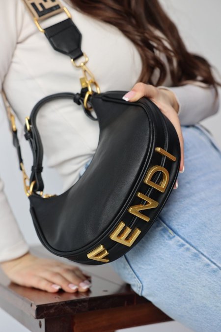 شنطة - Fendi graphy  - اسود