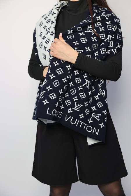 شال كتف  - Louis Vuitton  - كحلي / ابيض شعار صغير <br> <span class='text-color-warm'>نفدت الكمية</span>