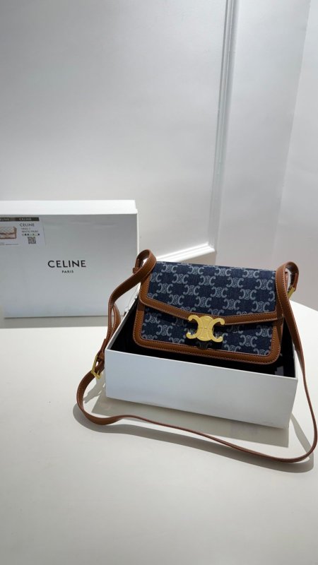 شنطة - Celine Tromphe / شامل علبة الشركة