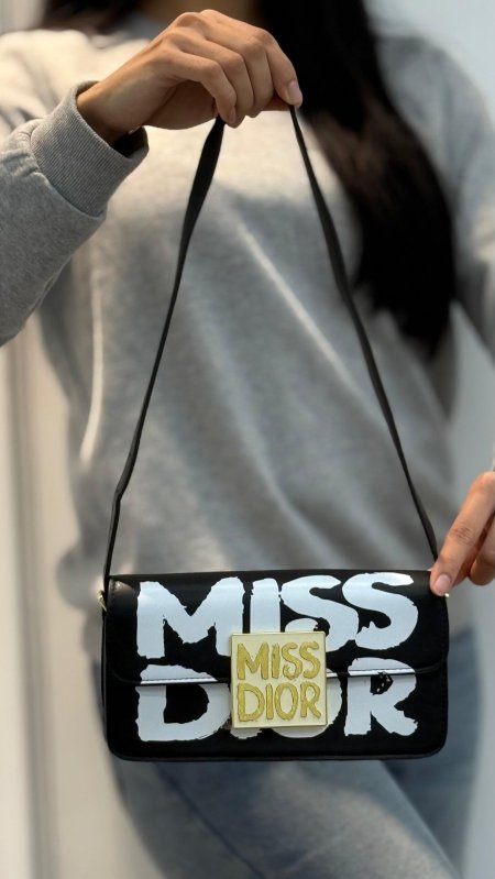 اسود مع ابيض