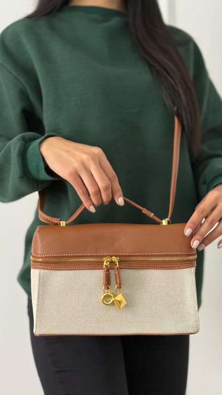 شنطة -  لور بيانا / اكسسوار ذهبي