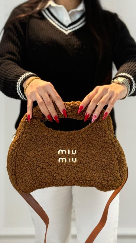 miu miu بني غامق